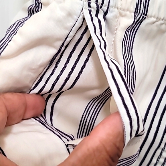 EXPRESS WOMEN'S  HIGH RISE  SILKY SHORT CREAM/BLUE SZ S/P - Picture 6 of 9